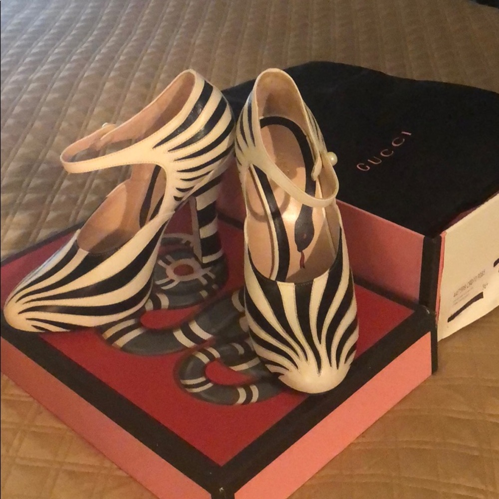 Gucci Pumps in Zebra Print.